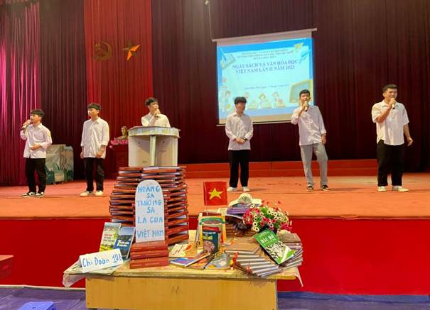 Description: C:\Users\ADMIN\Desktop\ảnh cuộc thi trưng bày sách\z4274081971403_a6f6b0a6d2d9a31b30572823c5b868f4.jpg