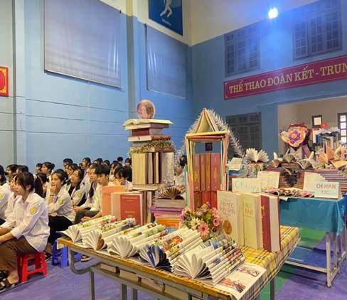 Description: C:\Users\ADMIN\Desktop\ảnh cuộc thi trưng bày sách\z4274082059060_712a8afc0b2641e7df0364f5fa7c4e72.jpg