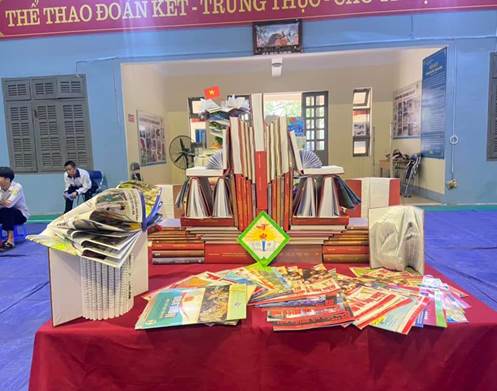 Description: C:\Users\ADMIN\Desktop\ảnh cuộc thi trưng bày sách\z4274082032355_c86e578ea1fd51c6fe9661ded575ce7c.jpg