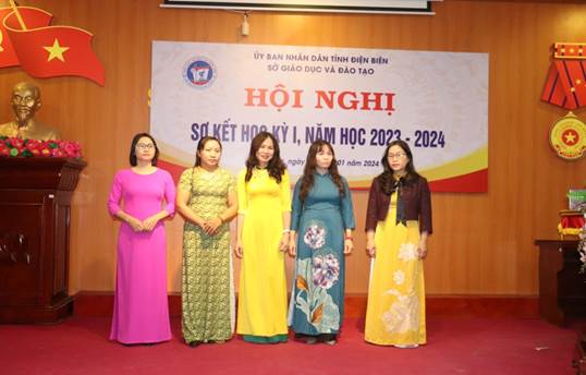 Description: C:\Users\Admin\Desktop\Viết bài\z5100792849744_f65202b9a3903f1cdf4ecabc60da9c70.jpg