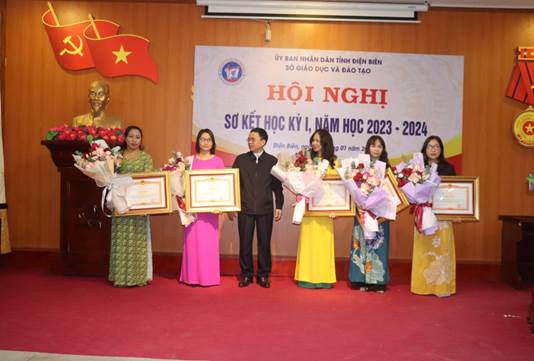 Description: C:\Users\Admin\Desktop\Viết bài\z5100792841331_f9f5a7044cde38bc114d978dbe9413e4.jpg